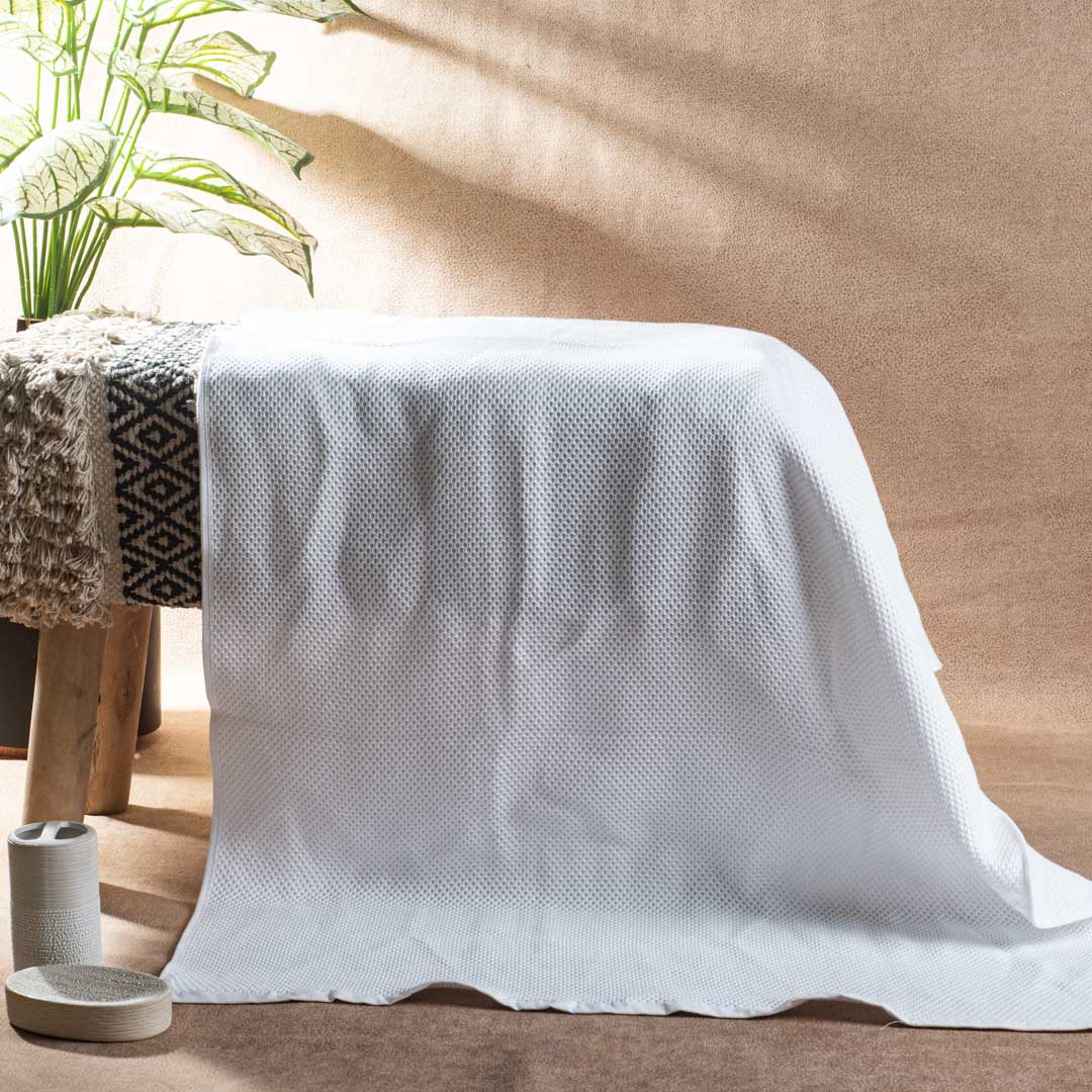 Classic White Waffle Weave Cotton Bath Towel – 76 × 163 cm