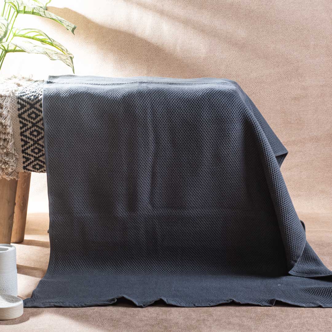 Deep Grey Textured Cotton Bath Towel – 76 × 163 cm
