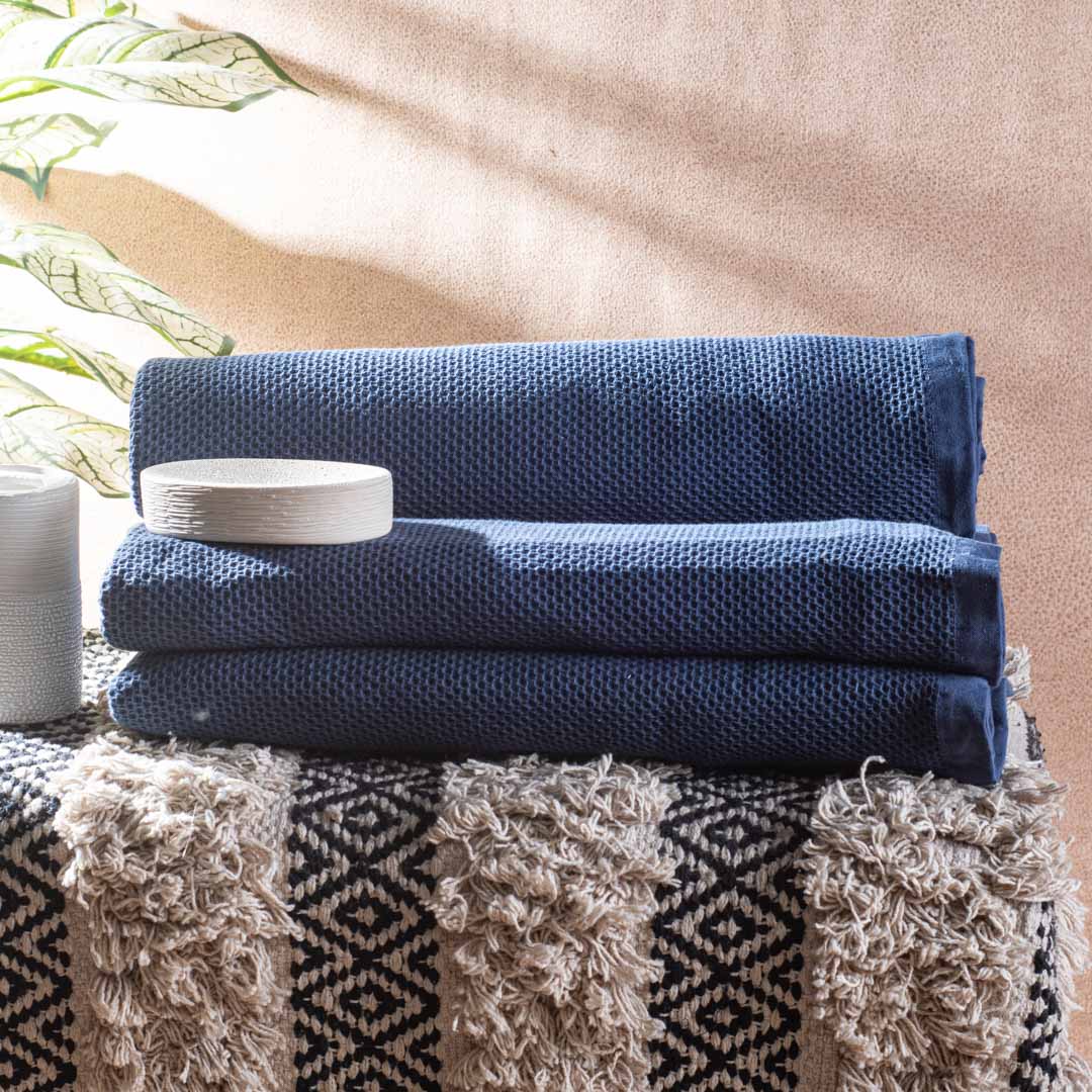 Deep Blue Textured Cotton Bath Towel – 76 × 163 cm