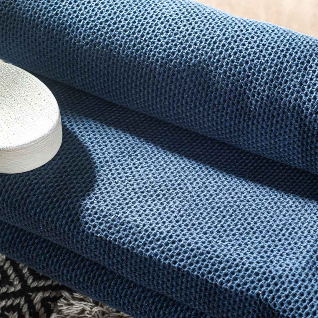 Deep Blue Textured Cotton Bath Towel – 76 × 163 cm