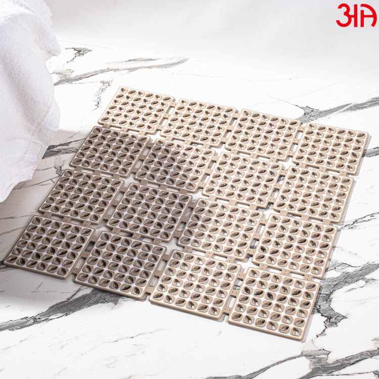 SQUARE FOLDABLE SHOWER MAT