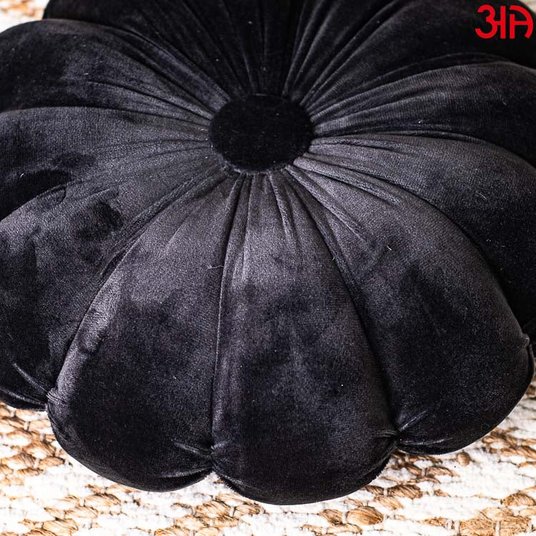 Petal Round Cushion