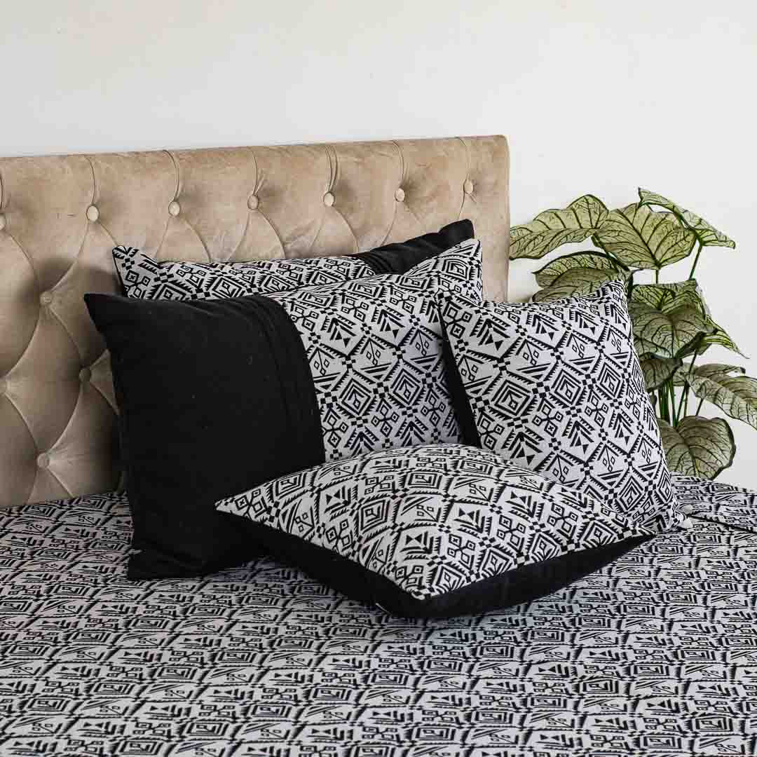Black And Grey Geometric Design Printed King Size (100x108)Inch Bedcover Set (1+2+2)
