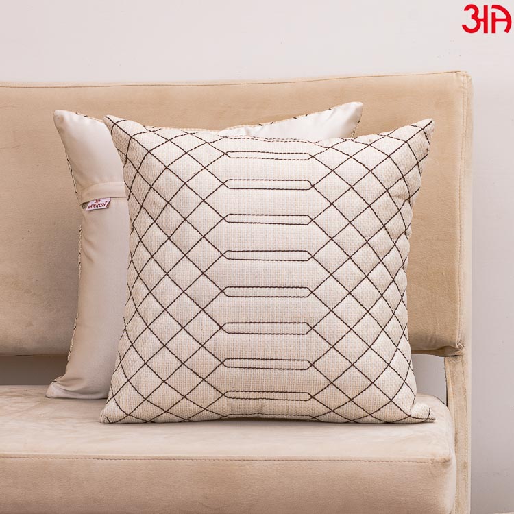 Geometric pattern white cushion1