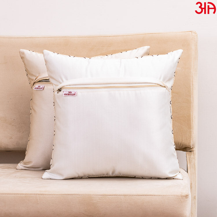 Geometric pattern white cushion4