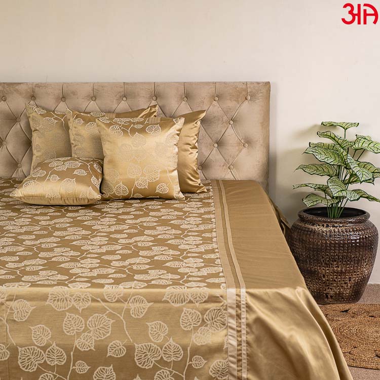 jacquard mix beige bedcover 