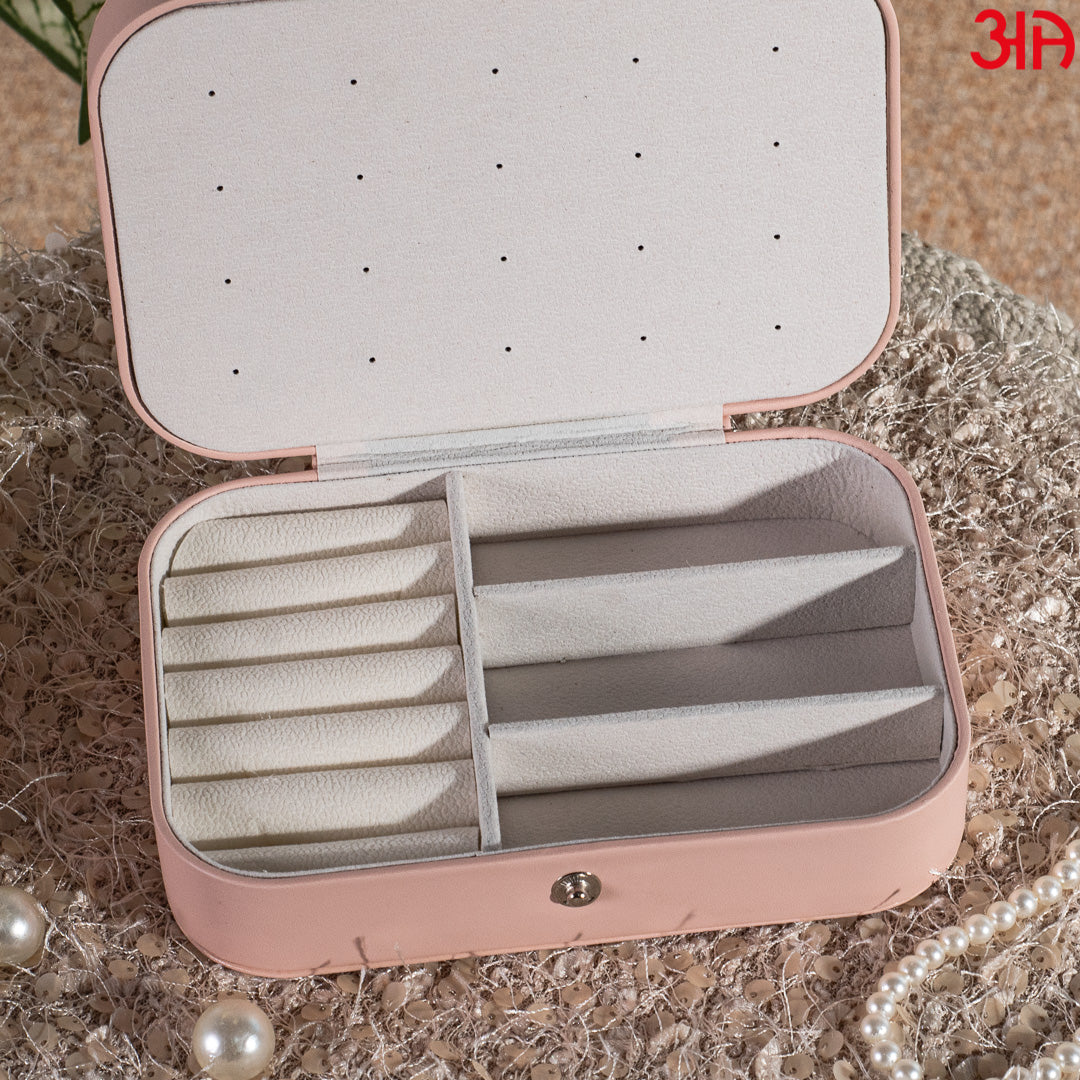 beige portable jewellery box3