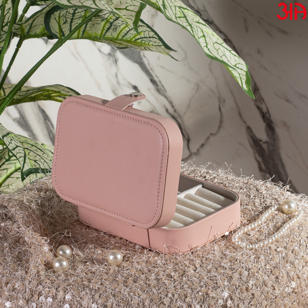 beige portable jewellery box5