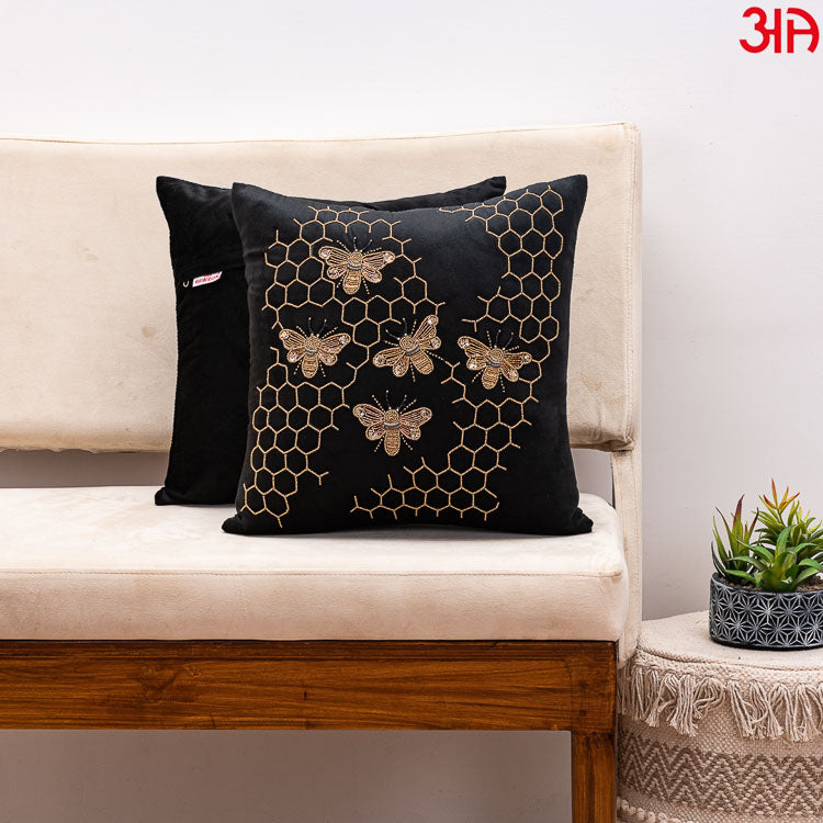 black bee design cushion2