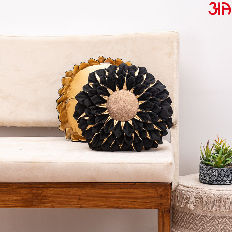 black sunflower round cushion2