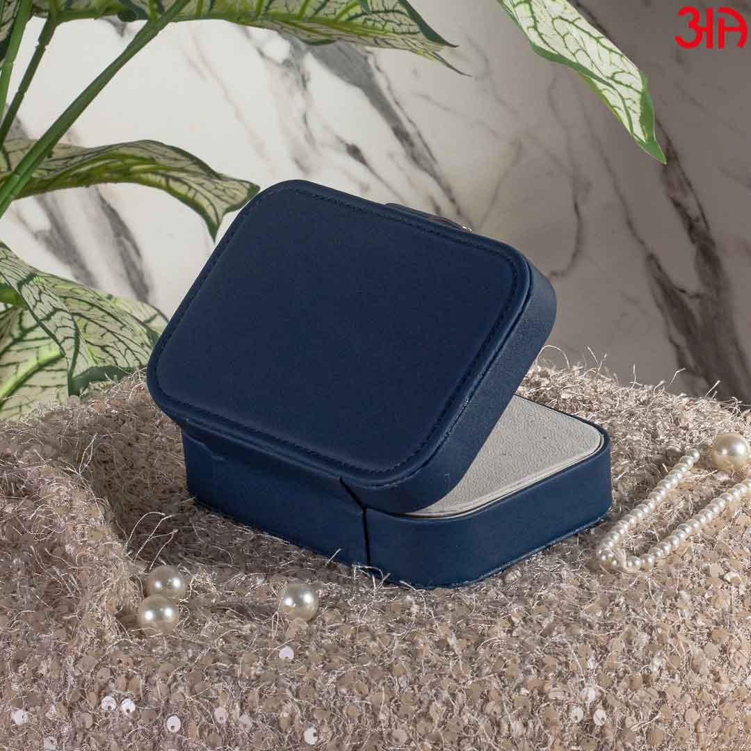 blue portable jewellery box5