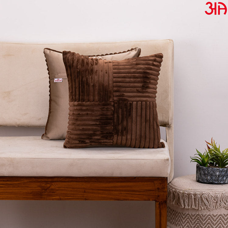 brown fur square cushion2