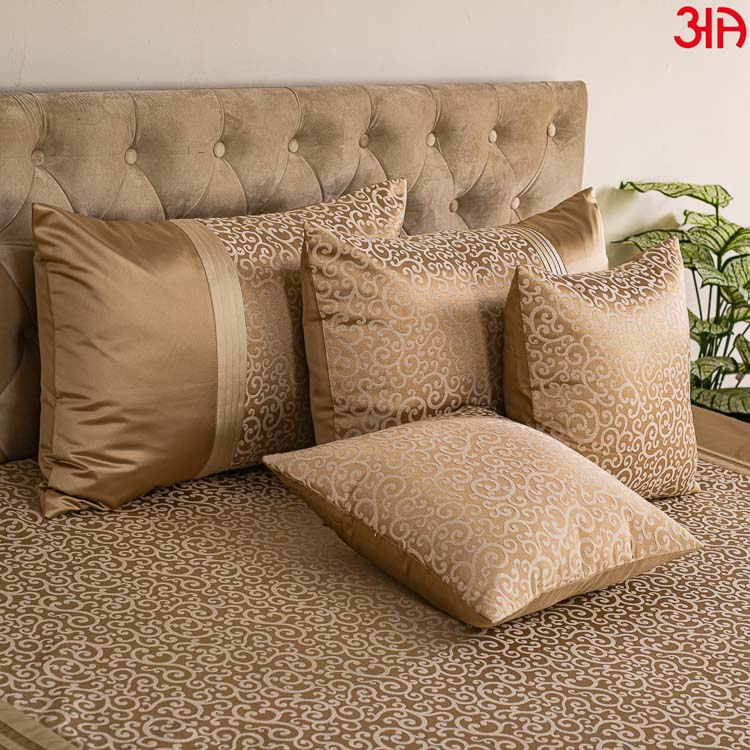 jacquard mix golden bed cover 2