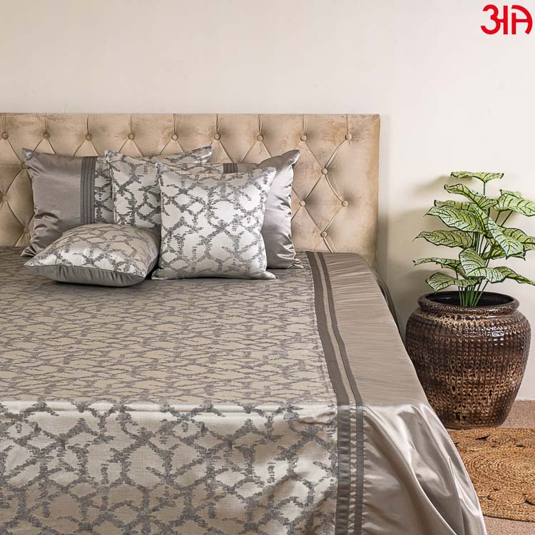 jacquard mix grey bed cover 