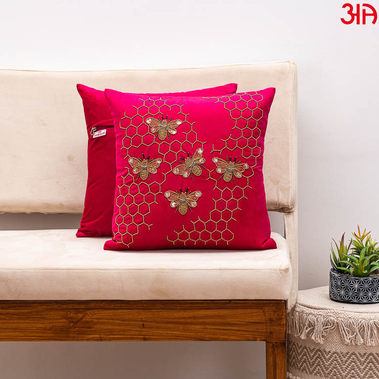 magenta bee design cushion2