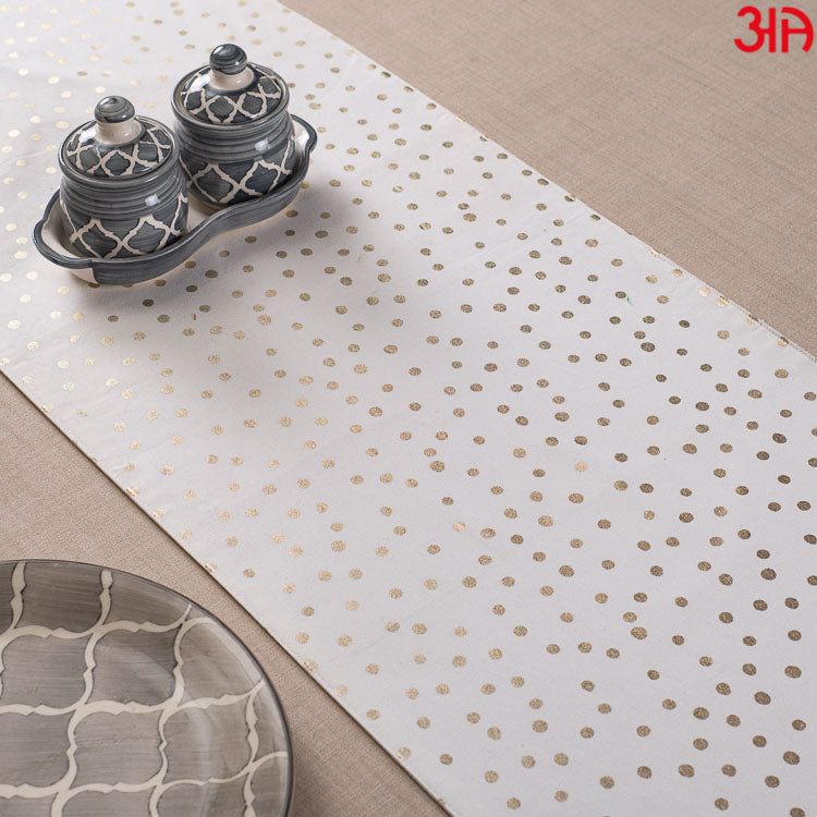 polka dot white table runner2