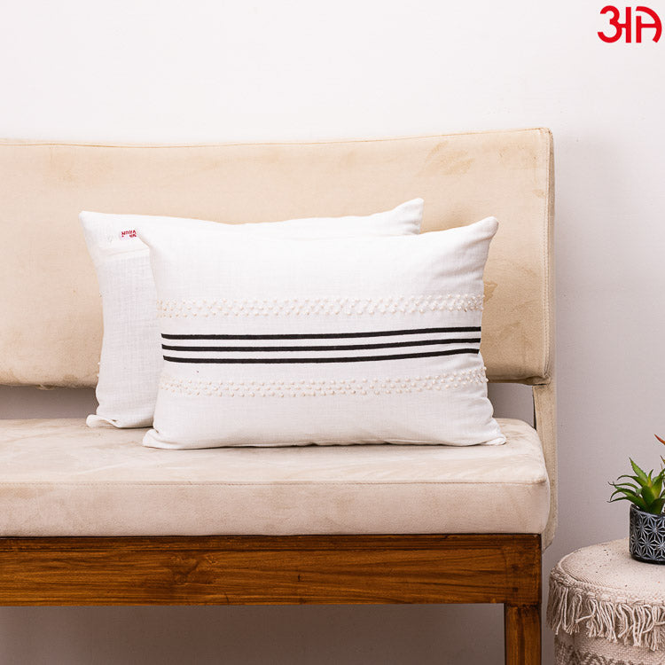 black border cushion in white2