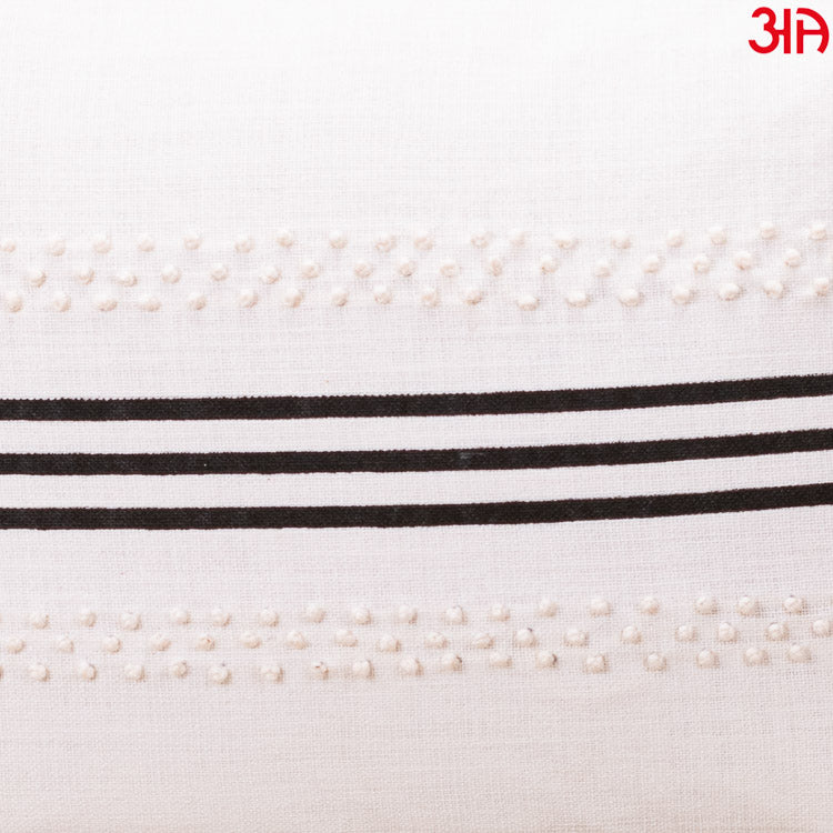 black border cushion in white3